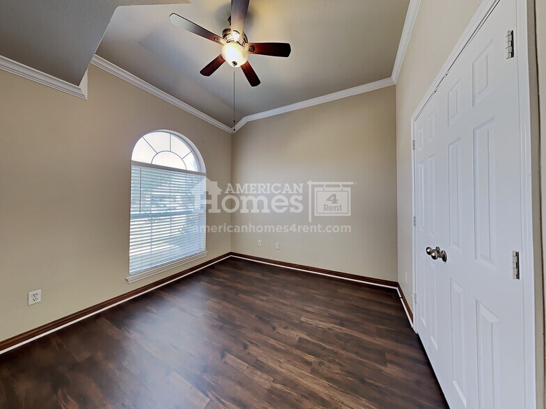 Building Photo - 350 Mesquite Hill Dr