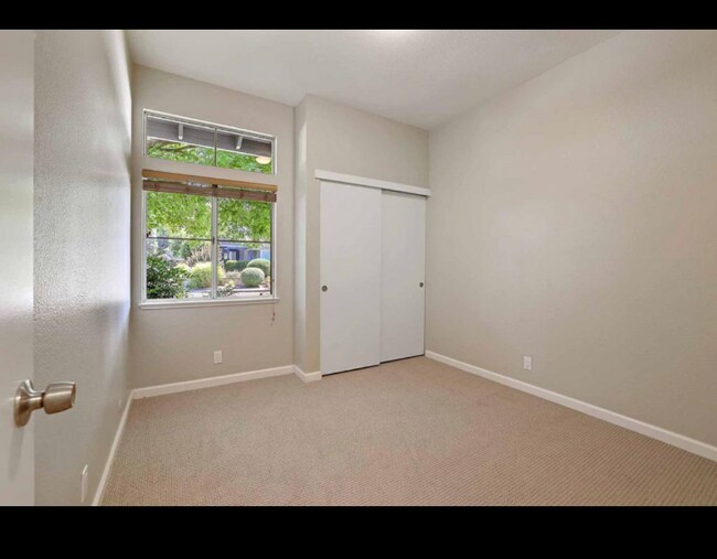 Building Photo - 1736 Valdora St