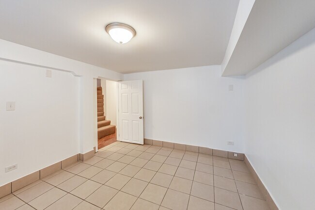 Building Photo - 1138 W Addison St