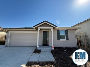 Building Photo - 2081 Fuchsia Dr
