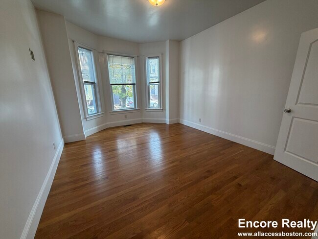 Building Photo - 157 M St