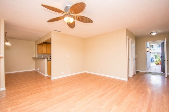 Building Photo - 3 Bedroom La Costa Home!
