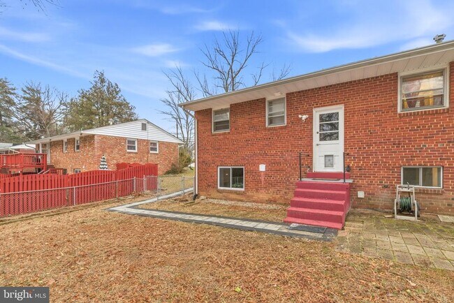 Building Photo - 7109 Layton Dr