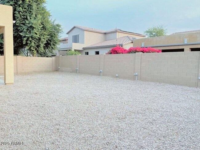 Building Photo - 16039 W Christy Dr