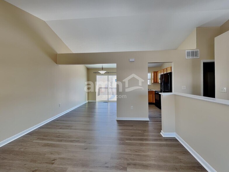 Building Photo - 1632 Raintree Ct