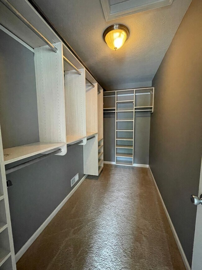 Building Photo - Three Bedroom Home in Kalamazoo
