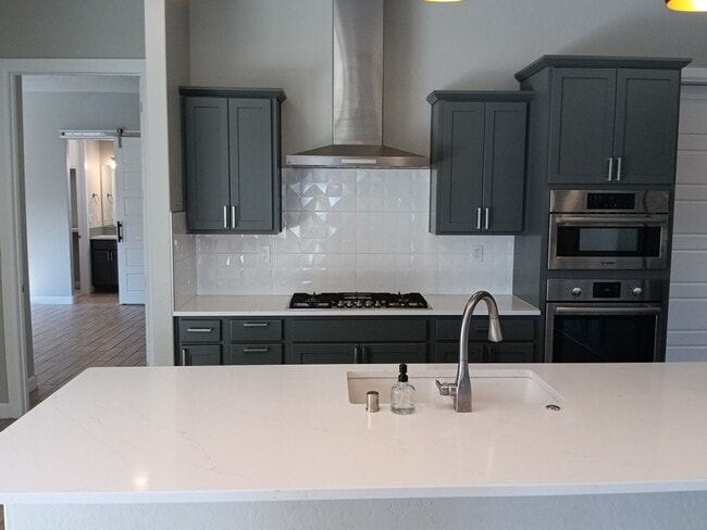 Building Photo - Stunning 4-bedroom, 3.5-bathroom home loca...