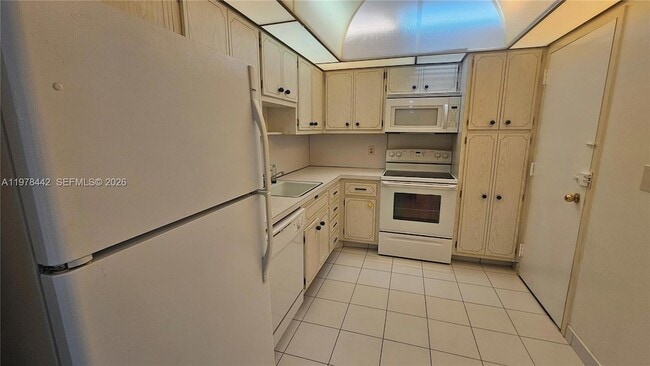 Building Photo - 1980 S Ocean Dr