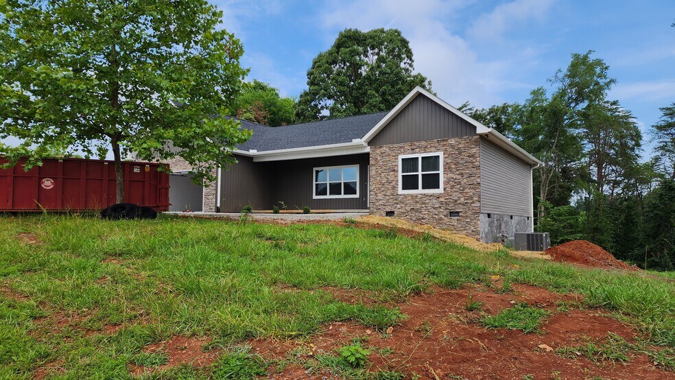 Building Photo - 829 River Cliff Dr