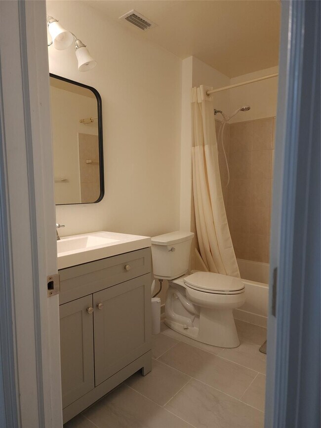 Building Photo - 2877 Belmont Ln