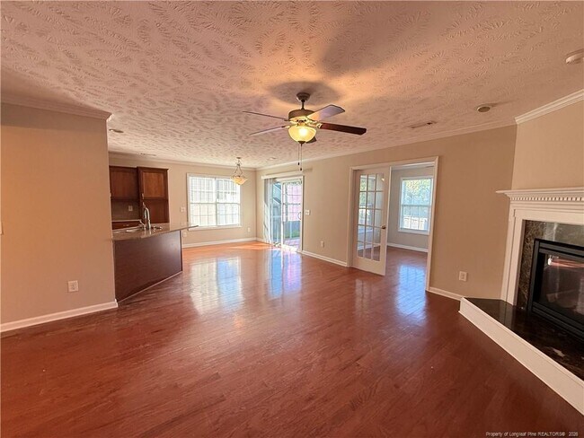 Building Photo - 402 Colonist Pl