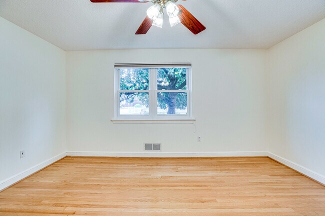 Building Photo - 5610 Wilson Blvd