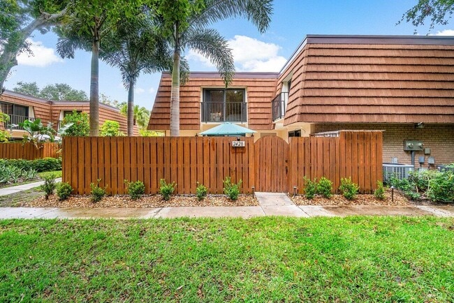 Building Photo - 2428 24th Ct