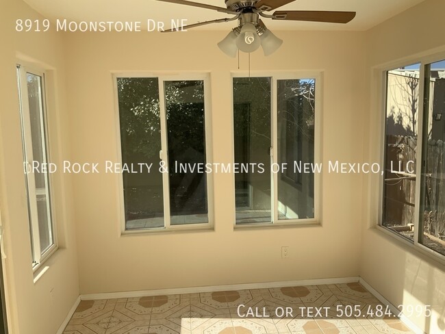 Building Photo - 3 Bedroom in La Cueva with EV Charger!!