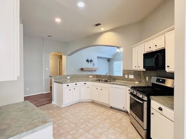 Building Photo - 1809 Village Ct Ln