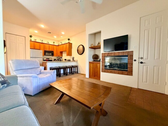 Building Photo - 50650 Santa Rosa Plz