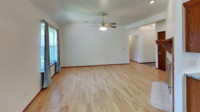 Building Photo - 1241 Capitol Dr