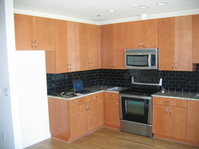 Building Photo - 301 Demonbreun St