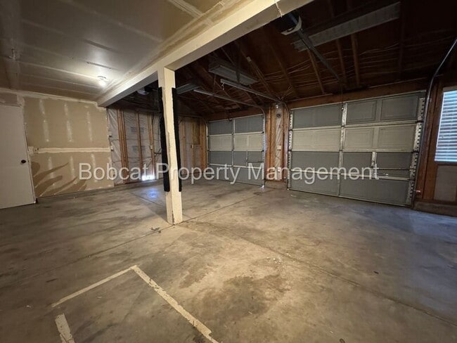 Building Photo - 4123 Sweetwater Dr
