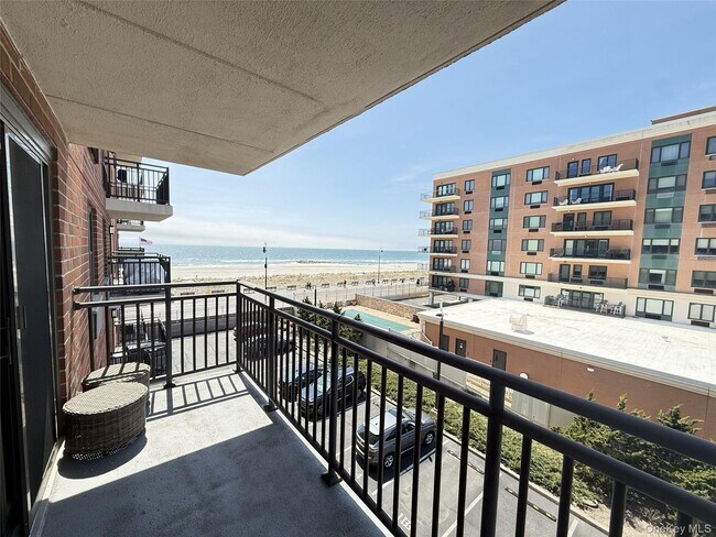 Building Photo - 230 W Broadway