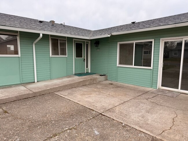 Building Photo - 3 bedroom, 1.5 bath house in Eugene!