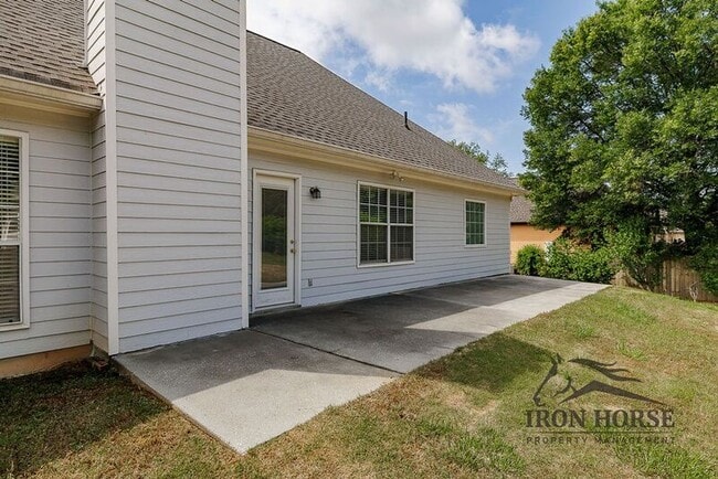 Building Photo - 379 Beech Hollow Trail SW