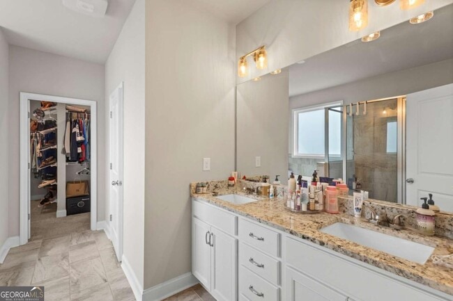 Building Photo - 2121 Charmond Dr