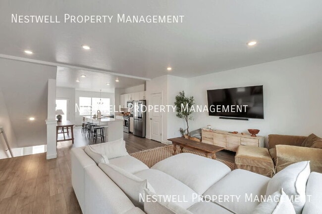 Building Photo - 1123 E Hatch Row