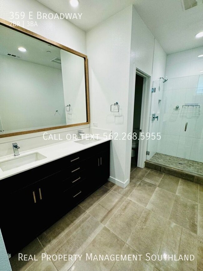 Building Photo - Stunning 2 Bedroom 3 Bath Townhome with 1 ...