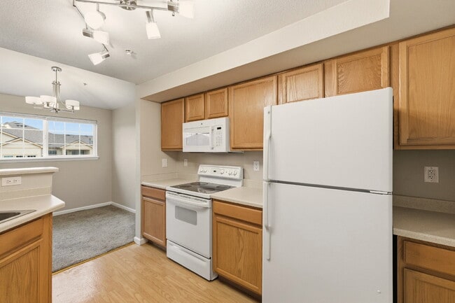 Building Photo - Beautiful 1 Bedroom Condo - Carport, Community and Gym available ASAP!