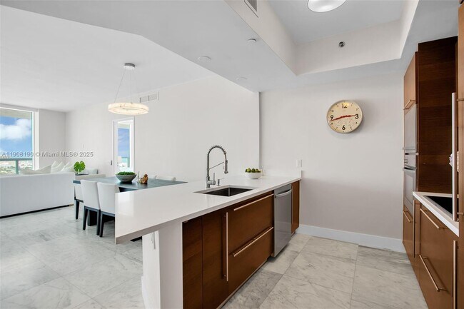 Building Photo - 450 Alton Rd