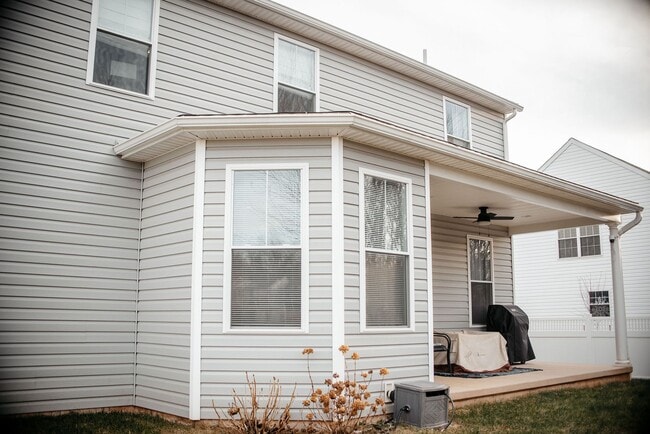 Building Photo - 220 Callie Dr