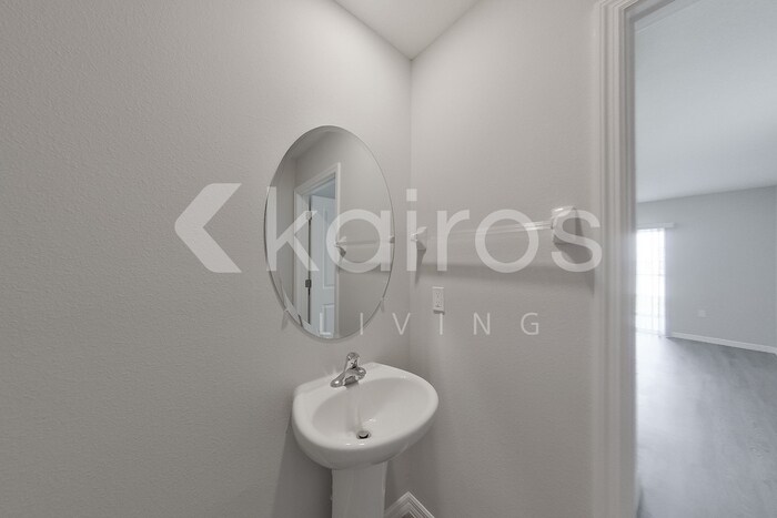 Building Photo - 8597 SW 44th Ct