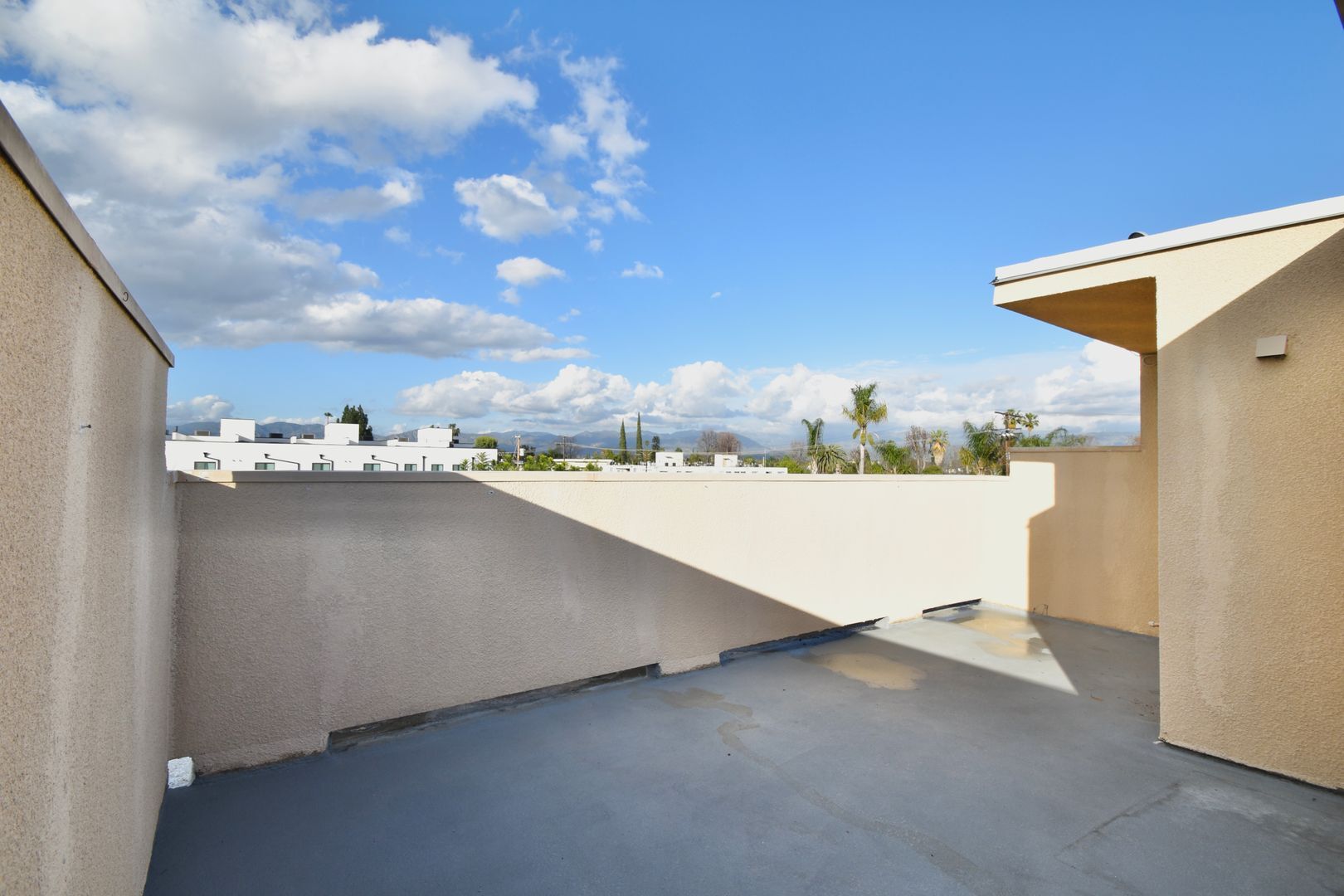 Building Photo - 6041 Fulton Ave