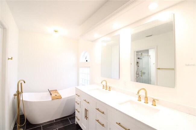 Building Photo - 5115 SW 105 Way