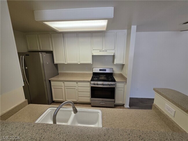 Building Photo - 4865 S Torrey Pines Dr
