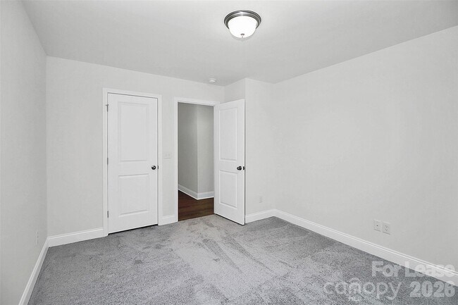 Building Photo - 6029 Mariemont Cir