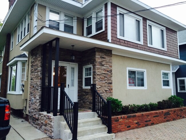 Building Photo - 208 Chestnut Ave