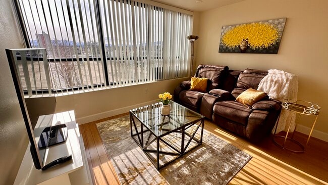 Building Photo - 450 N Arlington Ave