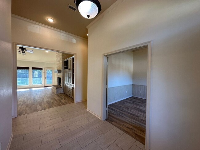 Building Photo - Coming Soon! Updated 5 Bedroom 3 Bath Home in South Tyler!