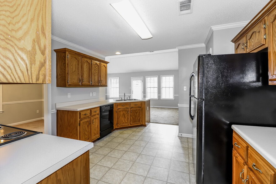 Building Photo - 7973 Jills Creek Dr