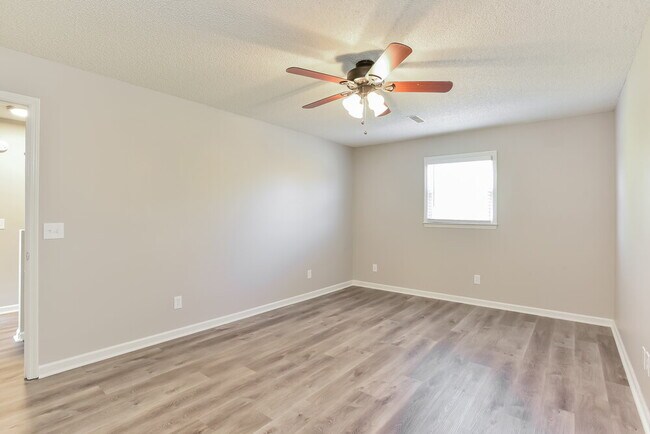 Building Photo - 2303 Riverstone Dr