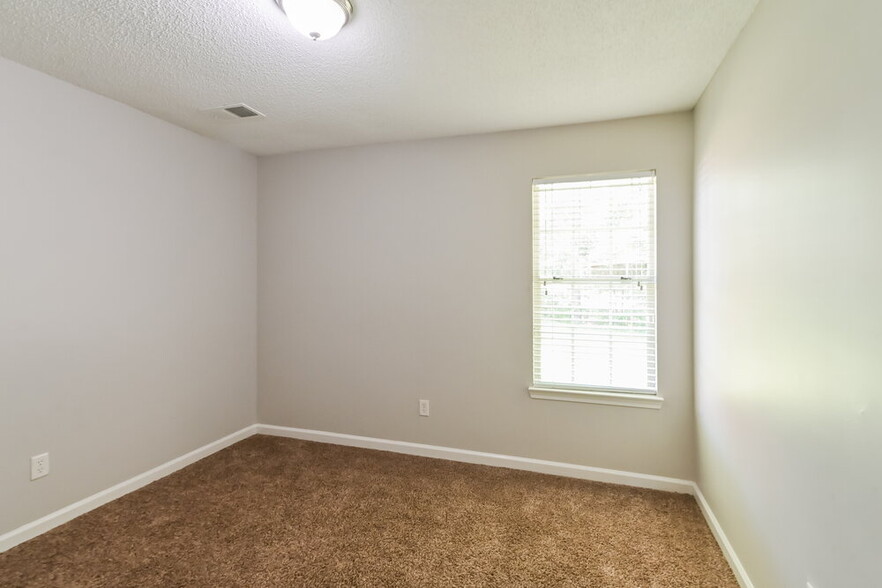 Building Photo - 9296 Brooks Cove