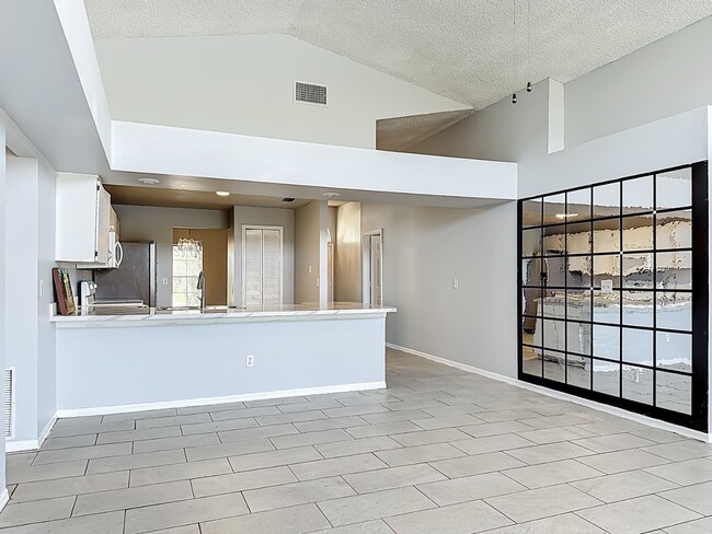 Building Photo - Spacious 4-Bedroom Retreat with 2 Baths in Brandon - 2103 Sq. Ft. of Comfort Awaits!