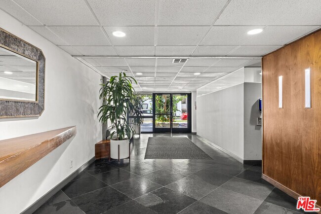 Building Photo - 740 Kings Rd