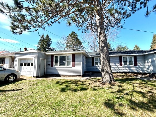 Primary Photo - 921 Nightingale St