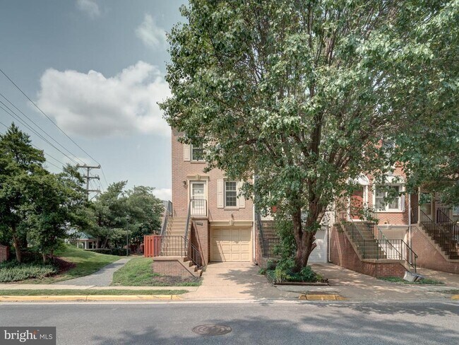 Building Photo - 3022 Kings Village Rd