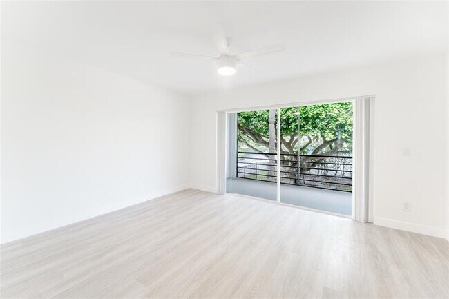 Building Photo - 400 Waterway Dr S