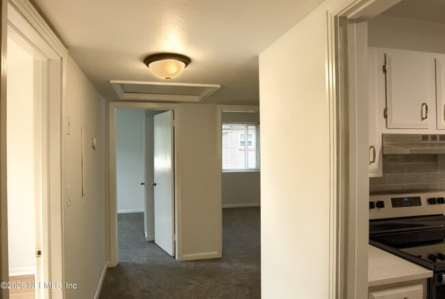 Building Photo - 1370 Labelle St