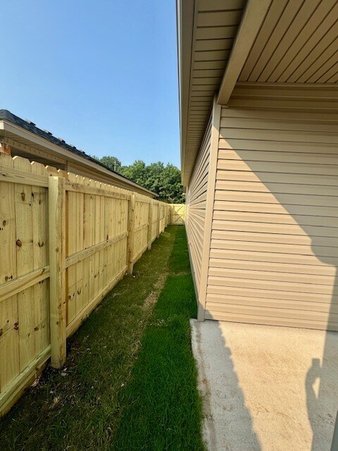 Building Photo - 3079 S Saline Aly